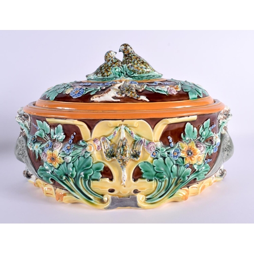 134 - A LARGE ANTIQUE WEDGWOOD MAJOLICA TUREEN AND COVER. 28 cm x 18 cm.