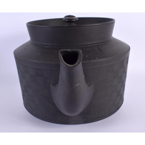 136 - A LARGE 19TH CENTURY ENGLISH BLACK BASALT TEAPOT AND COVER of unusually large proportions. 30 cm x 1... 