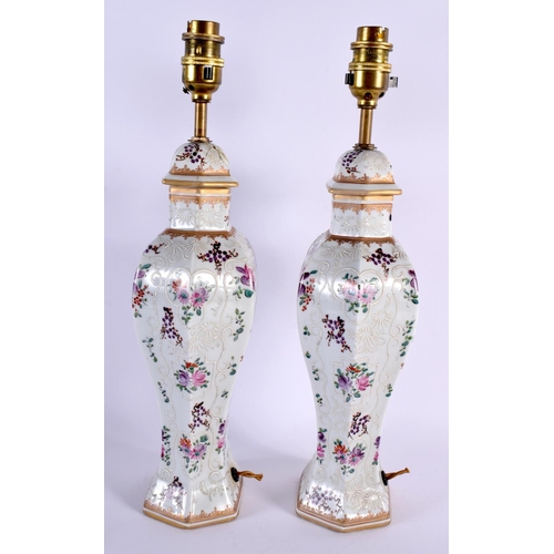 143 - A PAIR OF 19TH CENTURY FRENCH SAMSONS OF PARIS PORCELAIN TABLE LAMPS modelled in the Chinese export ... 