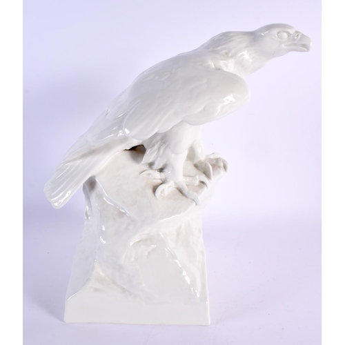 147 - A LARGE MEISSEN WHITE GLAZED PORCELAIN FIGURE OF HAWK. 30 cm x 12 cm.