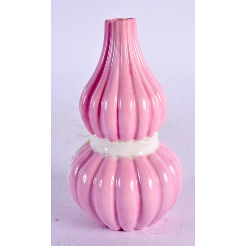 2 - A RARE ROYAL WORCESTER PINK PORCELAIN DOUBLE GOURD VASE modelled in the Chinese taste. 12 cm x 5 cm.