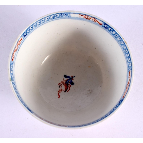 218 - 18th century Lowestoft teabowl and saucer painted a Redgrave style pattern. Teabowl is 5cm high. Sau... 