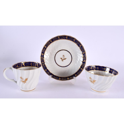 223 - Late 18th century Flight Barr shankered cups and saucers or trios and a plain blue and gilt teabowl ... 