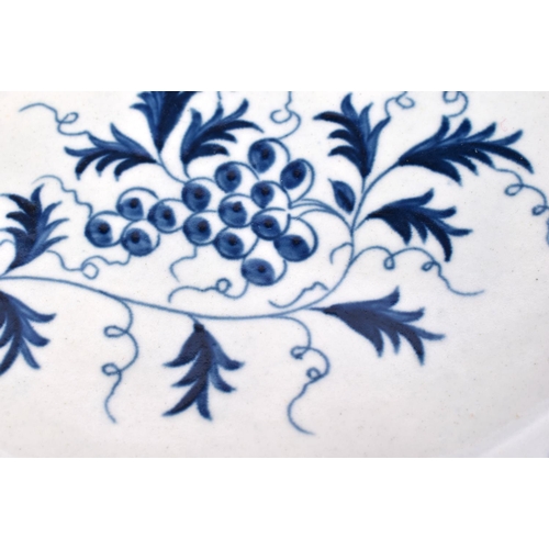 256 - 18th century Worcester lobed oval dish painted with the Rubber Tree Plant pattern. 28cm wide.