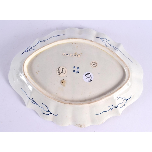 256 - 18th century Worcester lobed oval dish painted with the Rubber Tree Plant pattern. 28cm wide.