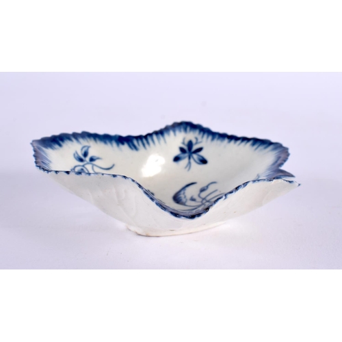 265 - 18th century Worcester leaf dish painted with the Gilliflower pattern. 9cm wide.