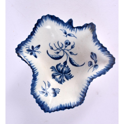 265 - 18th century Worcester leaf dish painted with the Gilliflower pattern. 9cm wide.