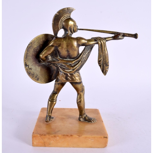 286 - A 19TH CENTURY EUROPEAN GRAND TOUR BRONZE FIGURE OF A ROMAN SOLIDER After the Antiquity, modelled up... 