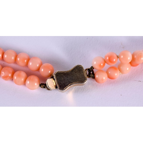 334 - AN ART DECO CORAL AND YELLOW METAL ROCK CRYSTAL NECKLACE. 64.5 grams. 48 cm long.