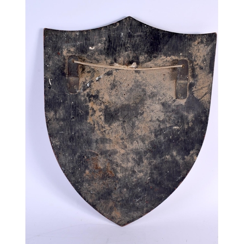 389 - AN EARLY 20TH CENTURY PAINTED WOOD COUNTRY HOUSE ARMORIAL SHIELD depicting a coat of arms. 40 cm x 3... 