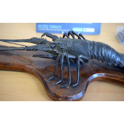 444 - AN UNUSUAL LARGE 19TH CENTURY JAPANESE MEIJI PERIOD BRONZE OKIMONO modelled as a roaming lobster. 46... 