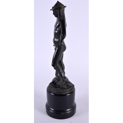 493 - A 19TH CENTURY EUROPEAN GRAND TOUR BRONZE FIGURE After the Antiquity. 32 cm high.