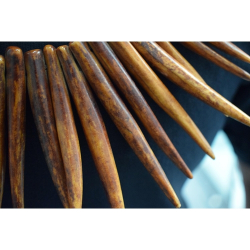 543 - AN UNUSUAL TRIBAL CARVED TOOTH NECKLACE. 80 cm long.