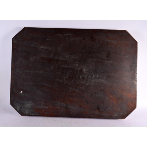 576 - A VERY LARGE GEORGE III MAHOGANY COUNTRY HOUSE TRAY inset with a shell. 75 cm x 55 cm.