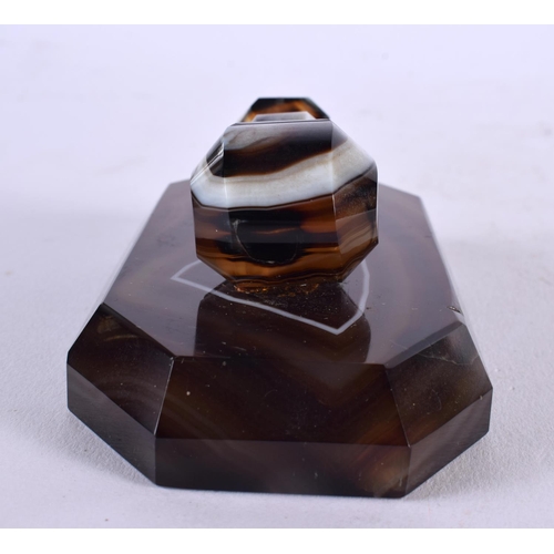 586 - AN UNUSUAL 19TH CENTURY EUROPEAN BANDED AGATE DESK PAPERWEIGHT with applied seal. 11 cm x 5 cm.