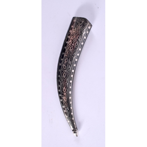 633 - A MIDDLE EASTERN QAJAR LACQUERED PERSIAN INDIAN HARDSTONE NIELLO DAGGER. 27 cm long.