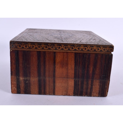 641 - A 19TH CENTURY PRISONER OF WAR STRAW WORK BOX decorated with foliage. 14 cm x 12 cm.