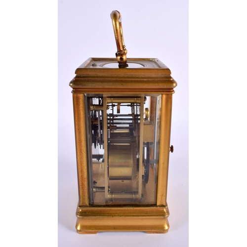 650 - AN ANTIQUE FRENCH REPEATING BRASS CARRIAGE CLOCK. 18 cm high inc handle.