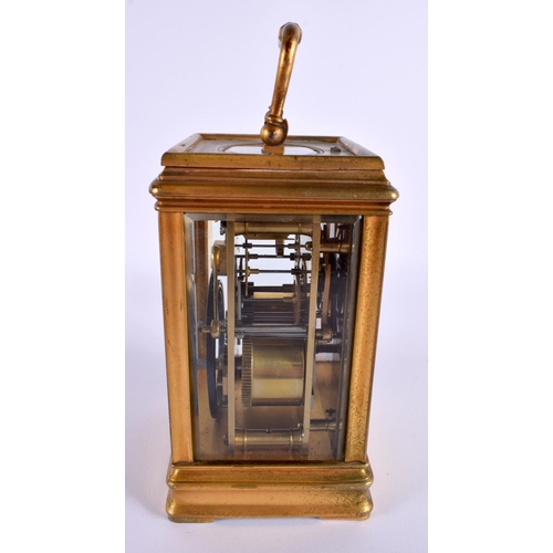 650 - AN ANTIQUE FRENCH REPEATING BRASS CARRIAGE CLOCK. 18 cm high inc handle.