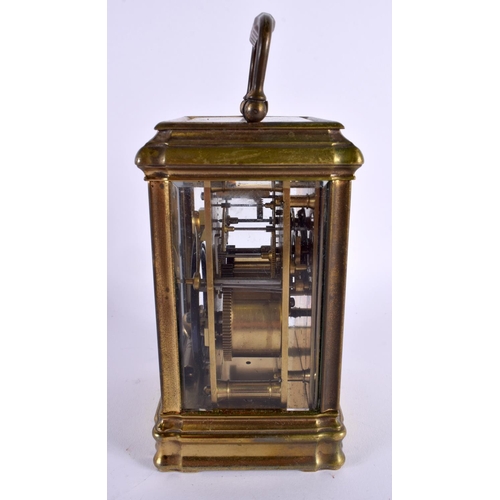 664 - AN ANTIQUE CARRIAGE CLOCK. 17 cm high inc handle.