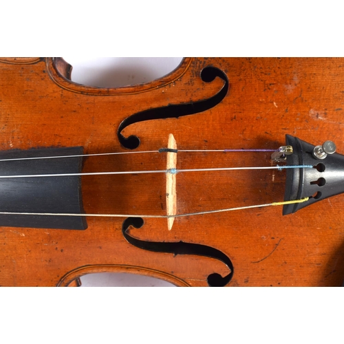 780 - A TWO PIECE BACK VIOLIN. 50 cm long, length of back 30 cm.