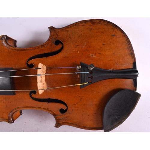 780 - A TWO PIECE BACK VIOLIN. 50 cm long, length of back 30 cm.