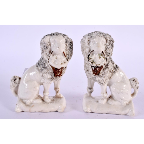 81 - A PAIR OF 19TH CENTURY STAFFORDSHIRE PORCELAIN FIGURES modelled holding baskets. 9 cm x 5 cm.