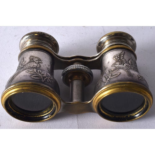 1006 - A PAIR OF AESTHETIC MOVEMENT OPERA GLASSES. 10.5 cm x 8.5 cm extended.