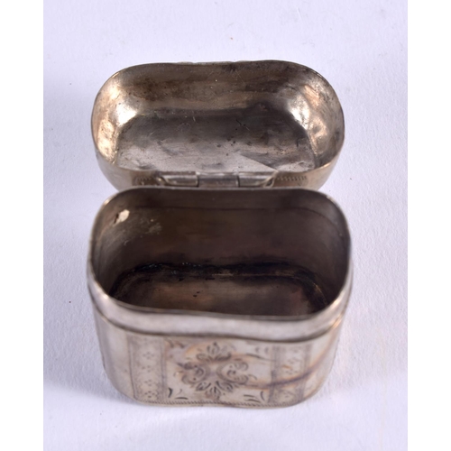 1043 - AN ANTIQUE DUTCH SILVER PILL BOX. 23 grams. 4 cm x 3.5 cm.