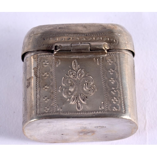 1043 - AN ANTIQUE DUTCH SILVER PILL BOX. 23 grams. 4 cm x 3.5 cm.