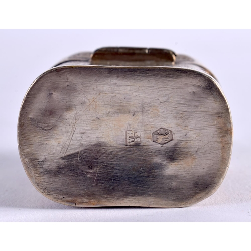 1043 - AN ANTIQUE DUTCH SILVER PILL BOX. 23 grams. 4 cm x 3.5 cm.