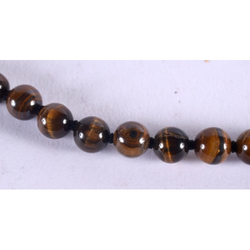 1074 - A TIGERS EYE NECKLACE. 86 grams. 90 cm long.