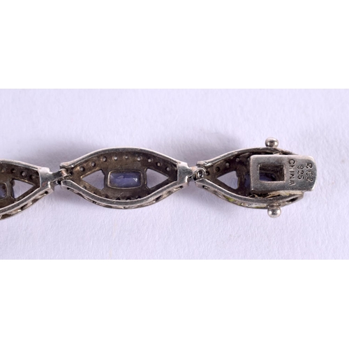 1080 - A SILVER AND TANZANITE BRACELET. 15 grams. 19 cm long.