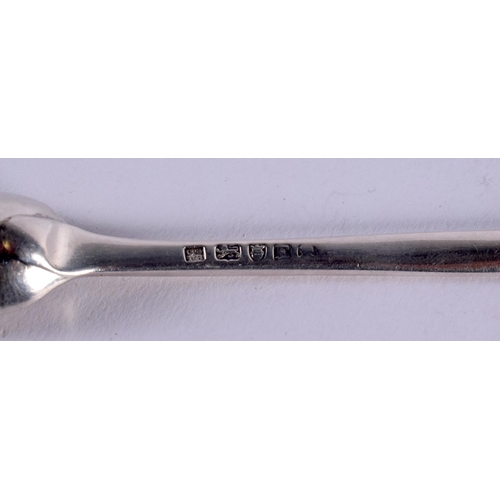 1084 - A GEORGE III SILVER MARROW SCOOP. London 1801. 45 grams. 22 cm long.