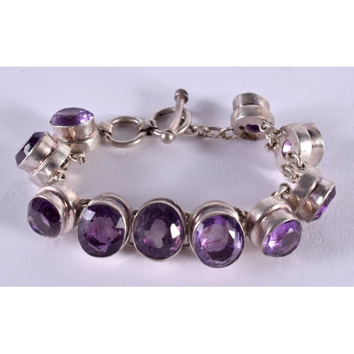 1096 - A SILVER AND AMETHYST BRACELET. 74.8 grams. 18 cm long.