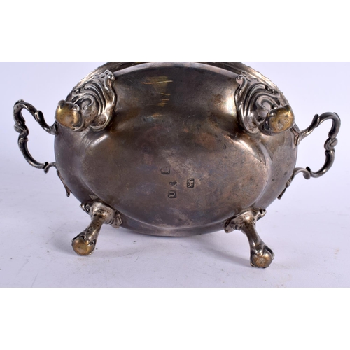 1126 - A GOOD PAIR OF GEORGE III SILVER SAUCE TUREENS. London 1768. 935 grams. 22 cm x 12 cm.