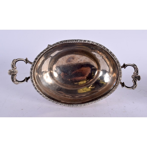 1126 - A GOOD PAIR OF GEORGE III SILVER SAUCE TUREENS. London 1768. 935 grams. 22 cm x 12 cm.