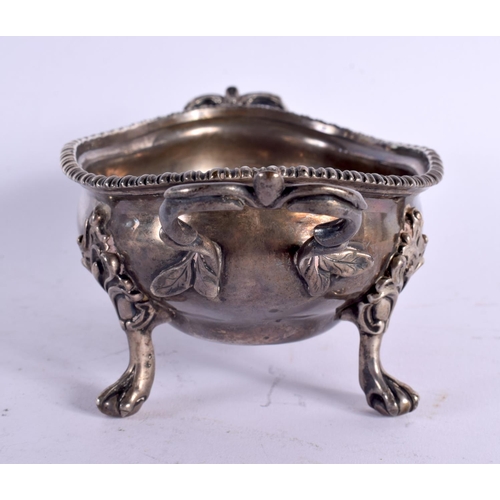 1126 - A GOOD PAIR OF GEORGE III SILVER SAUCE TUREENS. London 1768. 935 grams. 22 cm x 12 cm.