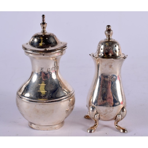 1131 - A HARLEQUIN SILVER CRUET SET. Birmingham 1898 to 1952. Silver 209 grams. Largest 8.25 cm x 4.5 cm. (... 