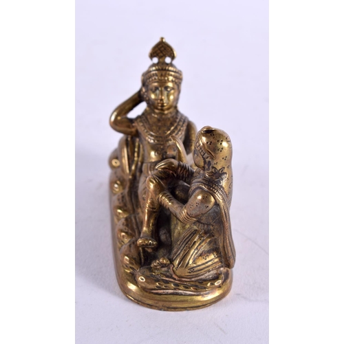 1145 - AN ANTIQUE INDIAN BRONZE FIGURAL GROUP depicting a female massaging a male. 8 cm x 5 cm.