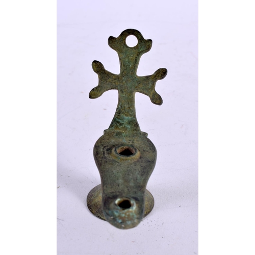 1152 - A 19TH CENTURY EUROPEAN GRAND TOUR BRONZE OIL LAMP After the Antiquity. 11 cm x 6 cm