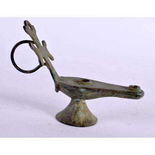 1152 - A 19TH CENTURY EUROPEAN GRAND TOUR BRONZE OIL LAMP After the Antiquity. 11 cm x 6 cm