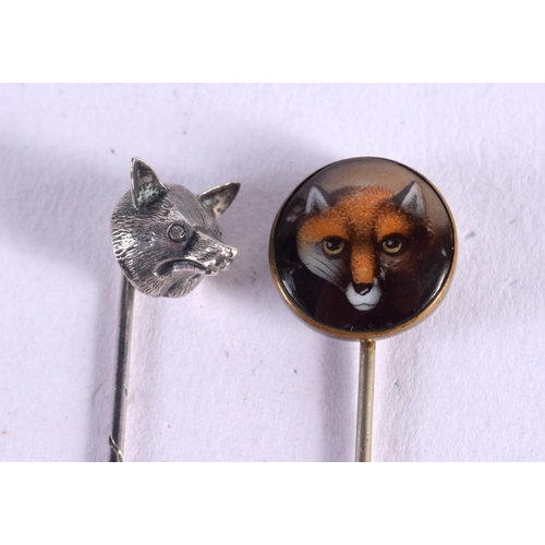 1176 - AN EDWARDIAN SILVER FOX HEAD TIE PIN together with enamelled fox pin. 4.3 grams. Largest 6.5 cm long... 