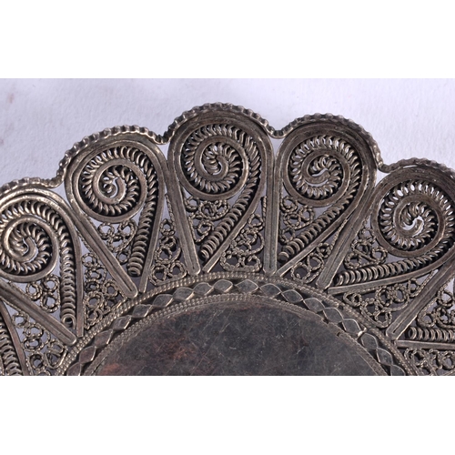 1183 - AN ANTIQUE SILVER FILIGREE DISH decorated with foliage. 110 grams. 11 cm wide.