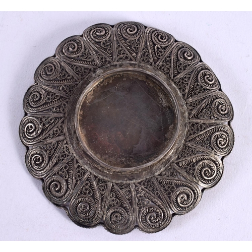 1183 - AN ANTIQUE SILVER FILIGREE DISH decorated with foliage. 110 grams. 11 cm wide.