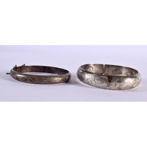 1190 - TWO SILVER BANGLES. 28 grams. 6 cm wide. (2)