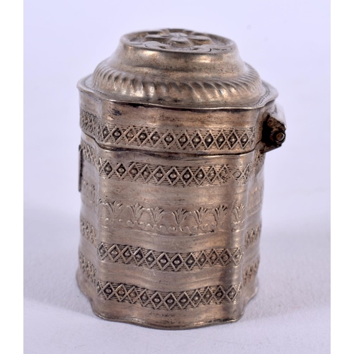 1192 - AN ANTIQUE DUTCH SILVER BOX. 26.2 grams. 4.5 cm x 4.5 cm.