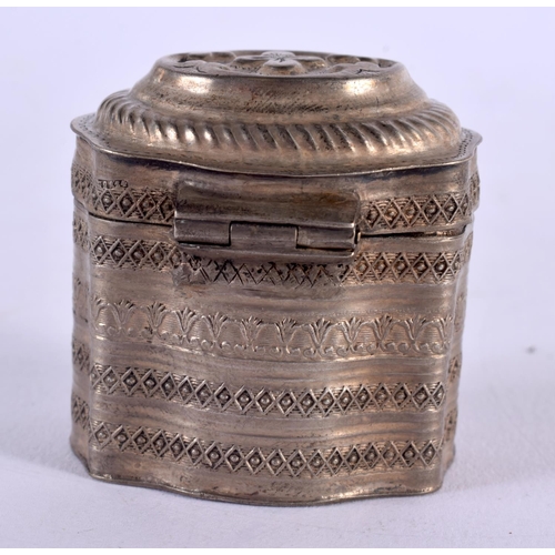 1192 - AN ANTIQUE DUTCH SILVER BOX. 26.2 grams. 4.5 cm x 4.5 cm.