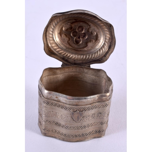 1192 - AN ANTIQUE DUTCH SILVER BOX. 26.2 grams. 4.5 cm x 4.5 cm.