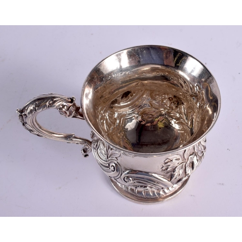 1198 - AN EARLY 19TH CENTURY SILVER MUG. London 1827. 150 grams. 12 cm x 10 cm.